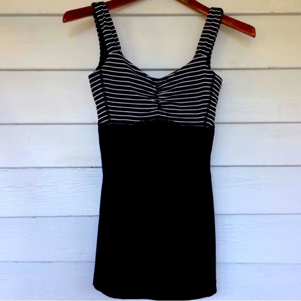 Lululemon workout top (top stripped)